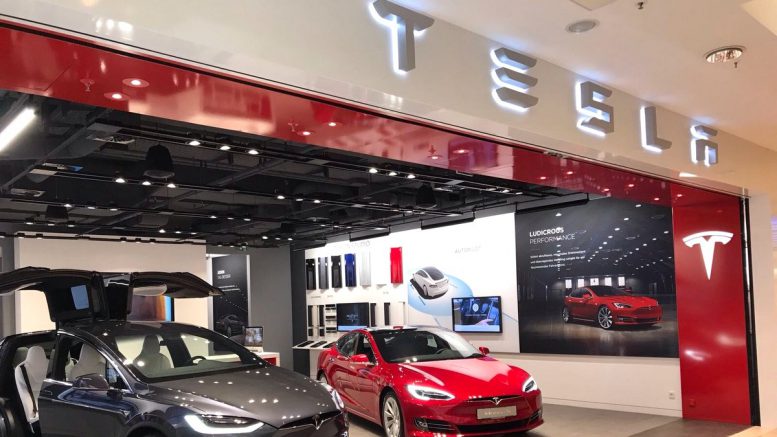 Alstertal Einkaufszentraum mit Tesla Store