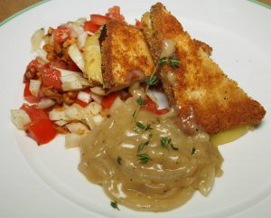 Sellerie-Tofu-Schnitzel mit Wallnuss-Fenchel-Salat