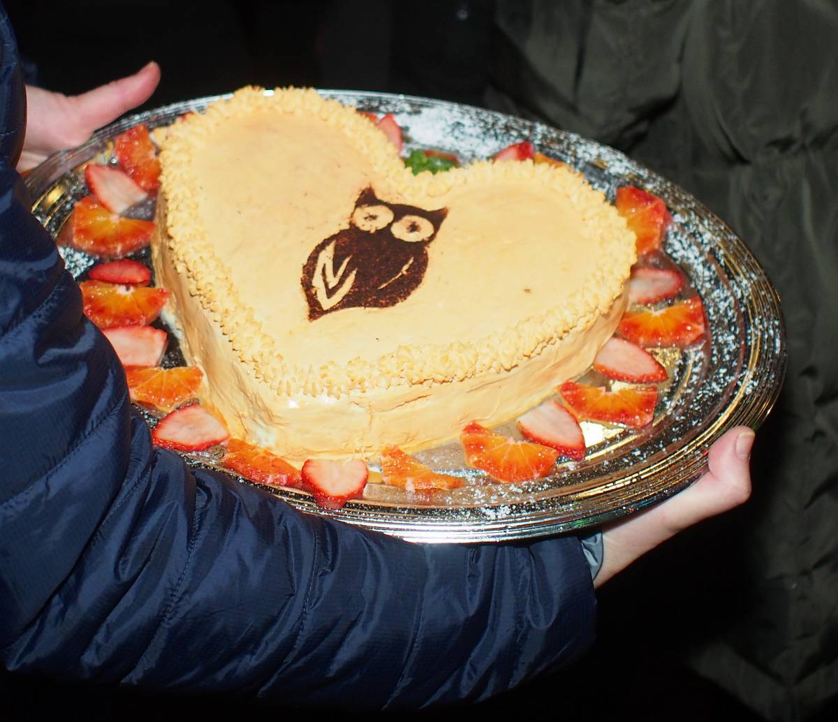 Kuchen zur Eröffnung der Hooters Sportsbar