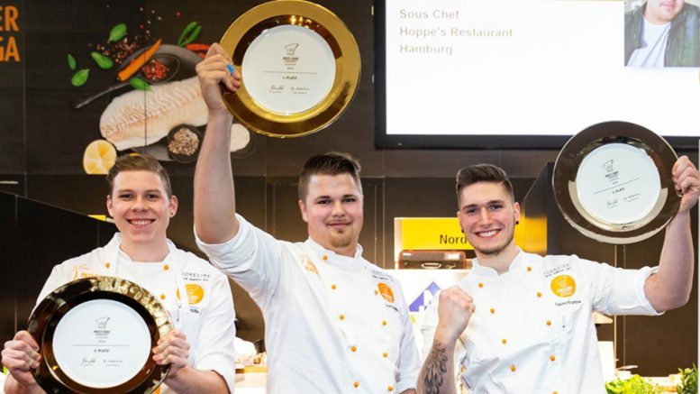 Drei Köche als Gewinner des Next Chef Award 2019 halte Preise hoch