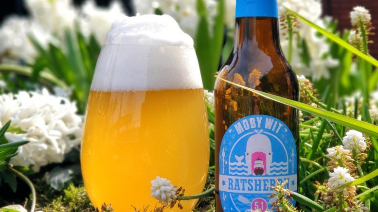 Ratsherrn Moby Wit Bier im Glas im Gras