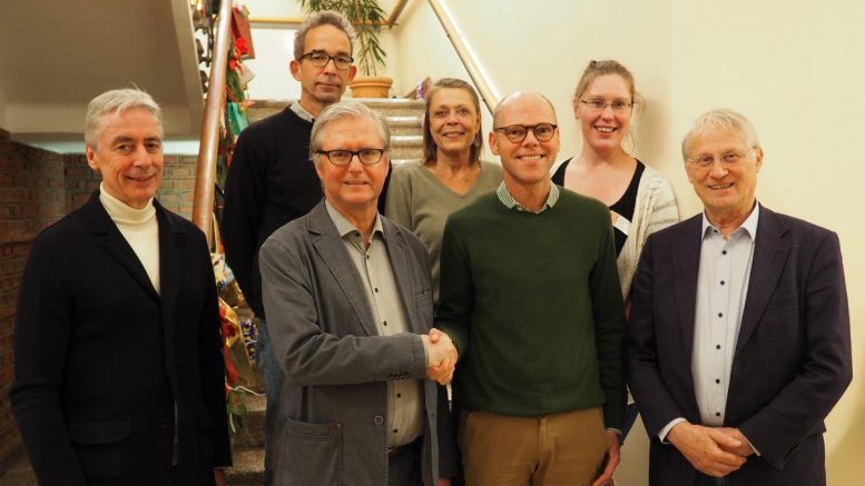 Gruppenbild bei Hamburg Leuchtfeuer mit der Evelyn-Brosch-Stiftung