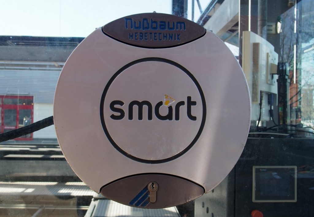 Lost Places: smart Logo am Hamburger smart Tower