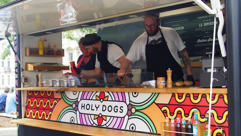 Blick in den HOLY DOGS Food Truck in Hamburg