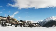 In St. Moritz, das Badrutt Palace Hotel im Schnee