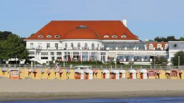 Ansicht von der Ostsee: ATLANTIC Grand Hotel Travemünde