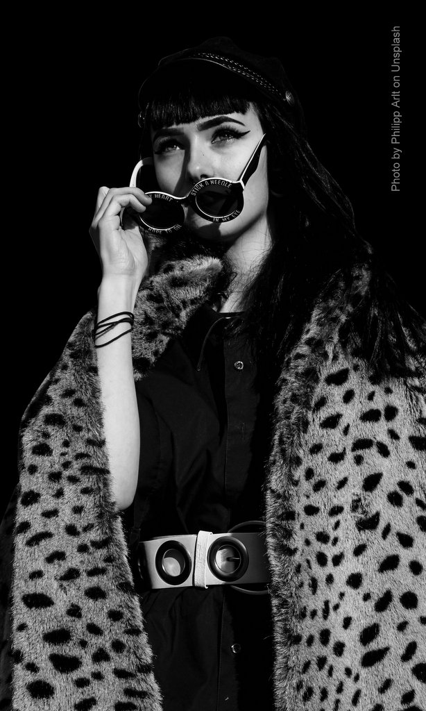 Fashion Tipp: schwarzweiß Bild Frau mit Leopardenmantel