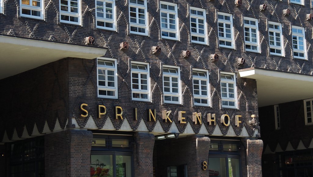 Ein Kontorhaus in Hamburg der Sprinkhof mit markanter Klinterfassade