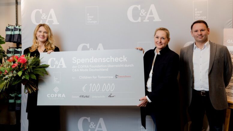 Übergabe eines Spendenschecks von C&A an Steffi Graf in Hamburg Altona