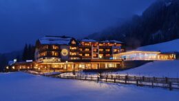 Nachtansicht des Hotel Bergblick Grän in Tirol im Winter