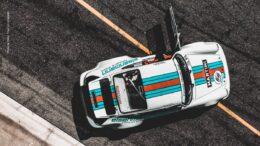 Porsche Rennwagen von oben fotografiert