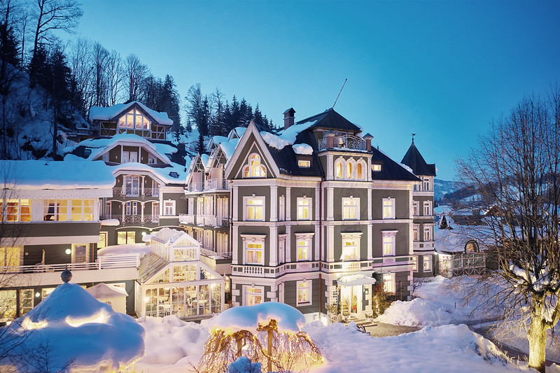 Winteransicht des Boutiquehotel Erika mit Schneelandschaft in Kitzbühel