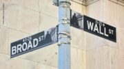 Straßenschild Wall Street in New York
