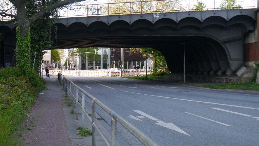 Brückendurchfahrt in der Hamburger City