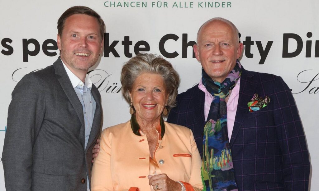 Das perfekte Charity-Dinner: Hubert Neubacher mit Hannelore Lay mit Norbert Wiwiwanka