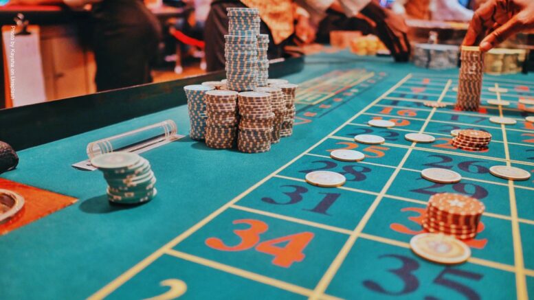 Ein Roulette-Tisch in einem terrestrischen Casino