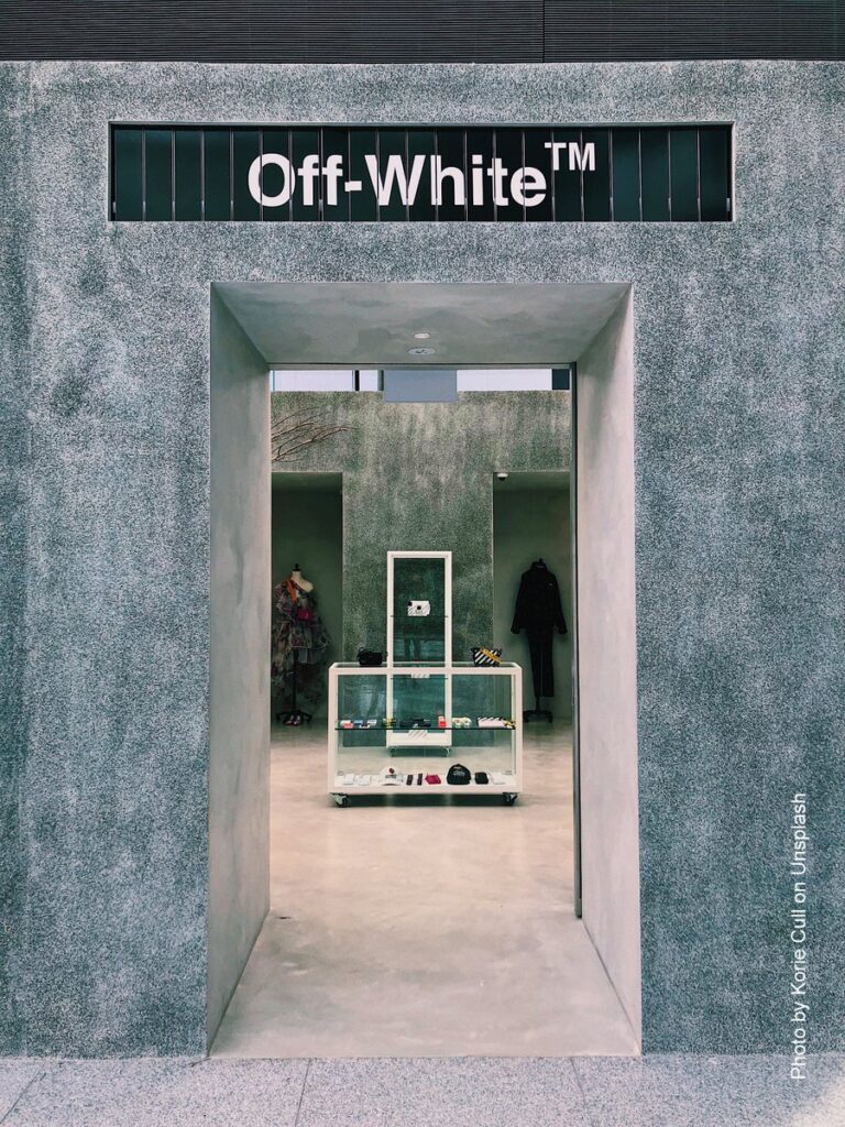 Blick auf einen Off White Shop