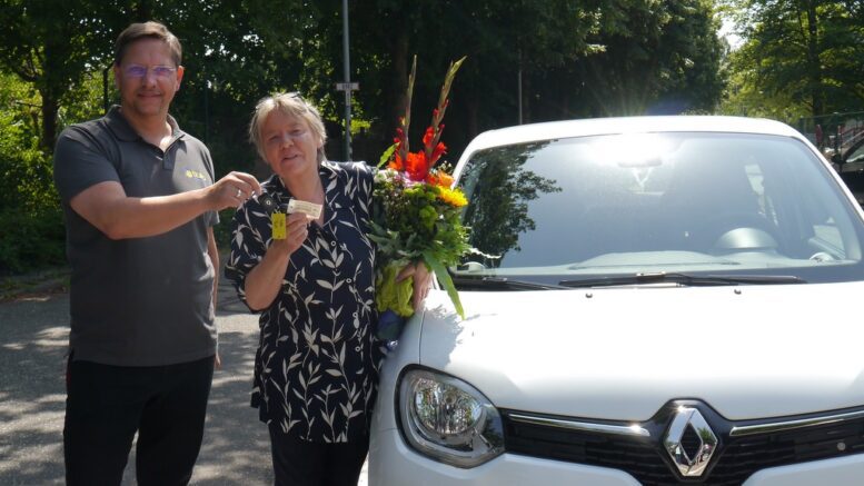 Martina Langscheidt mit Renault Twingo