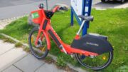 Rotes Lime E-Bike in Hamburg