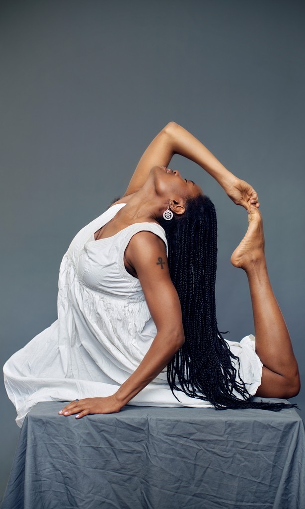 Akosua Ina’mi -Aset macht Yoga